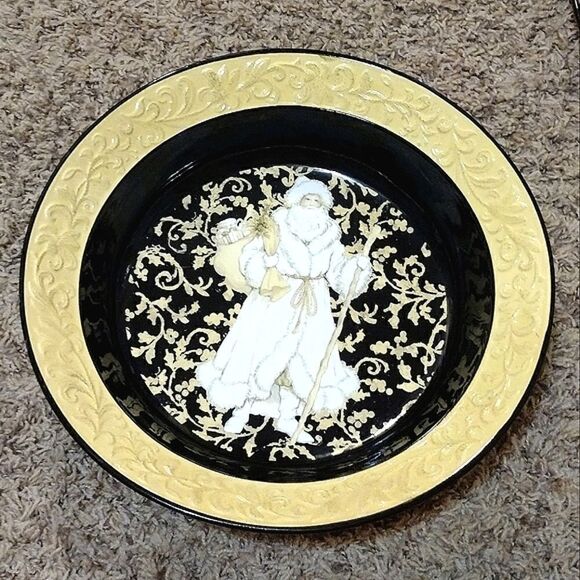 Certified International Betty Whiteaker Two Large Yellow Rim Christmas Plates - Picture 4 of 12